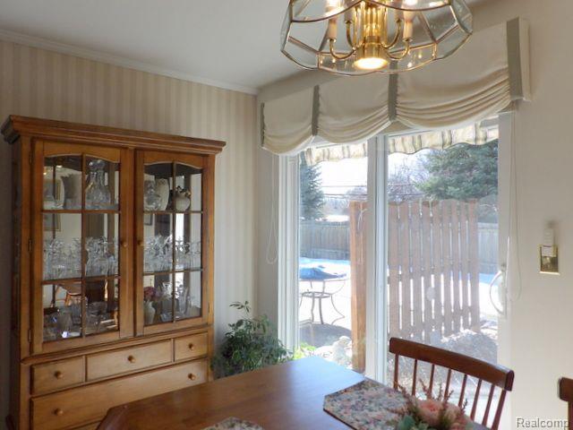 17485 Rudgate Street, Unit 33 Southgate, MI 48195 - Photo 16 of 29 22. DOORWALL TO PATIO!