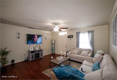 411 Sullivan Loop Road Midway Park, NC 28544 - Photo 3 of 11 04b16f1aa46e4790938fcde11df28bcd