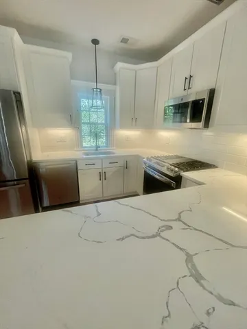 $3,650 | 12 South Mason Street, Unit 3, Salem, MA 01970