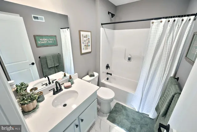 $374,990 | 708 Deerfield Boulevard, Selinsgrove, PA 17870