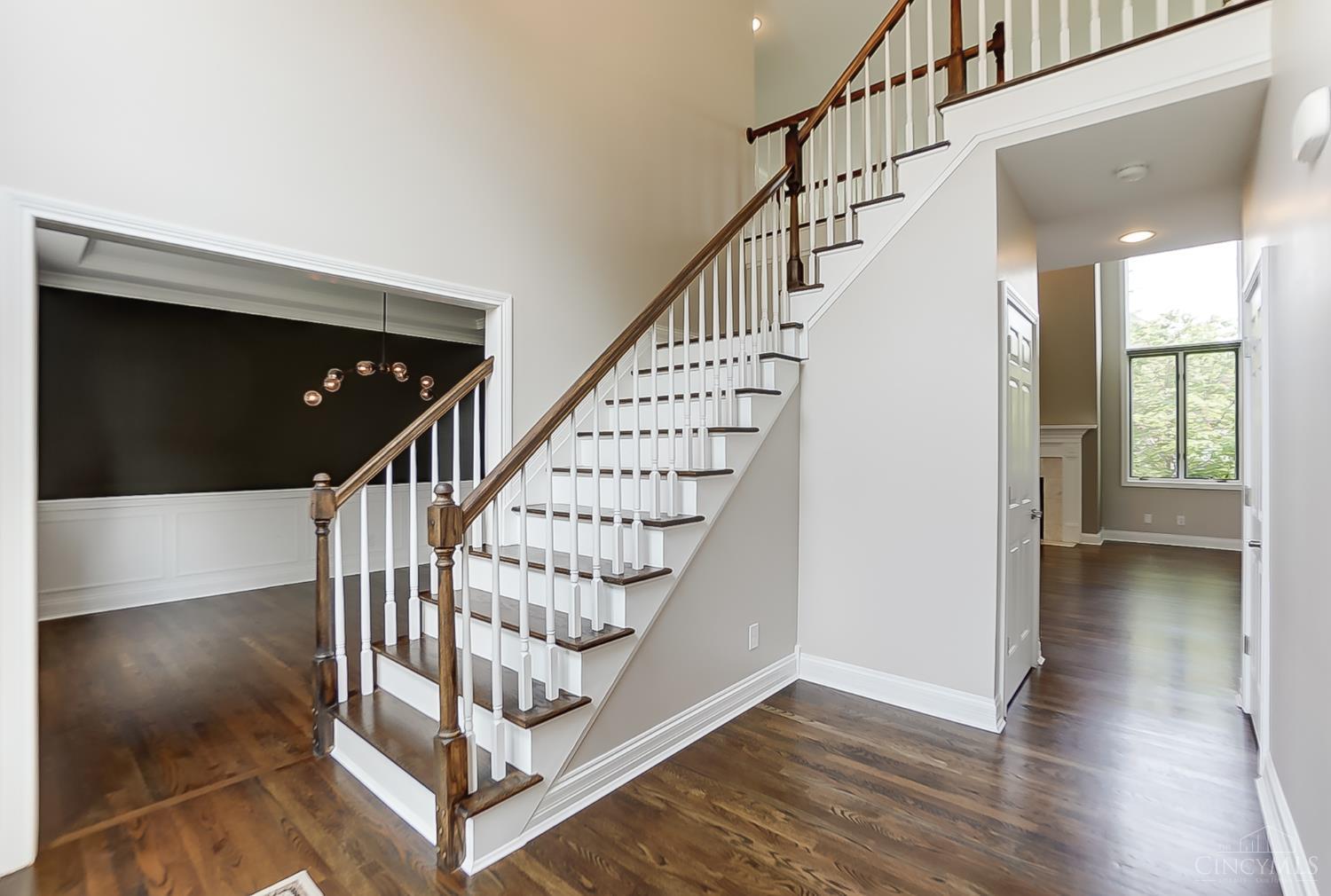 8676 Kenwood Road Cincinnati, OH 45242 - Photo 3 of 50