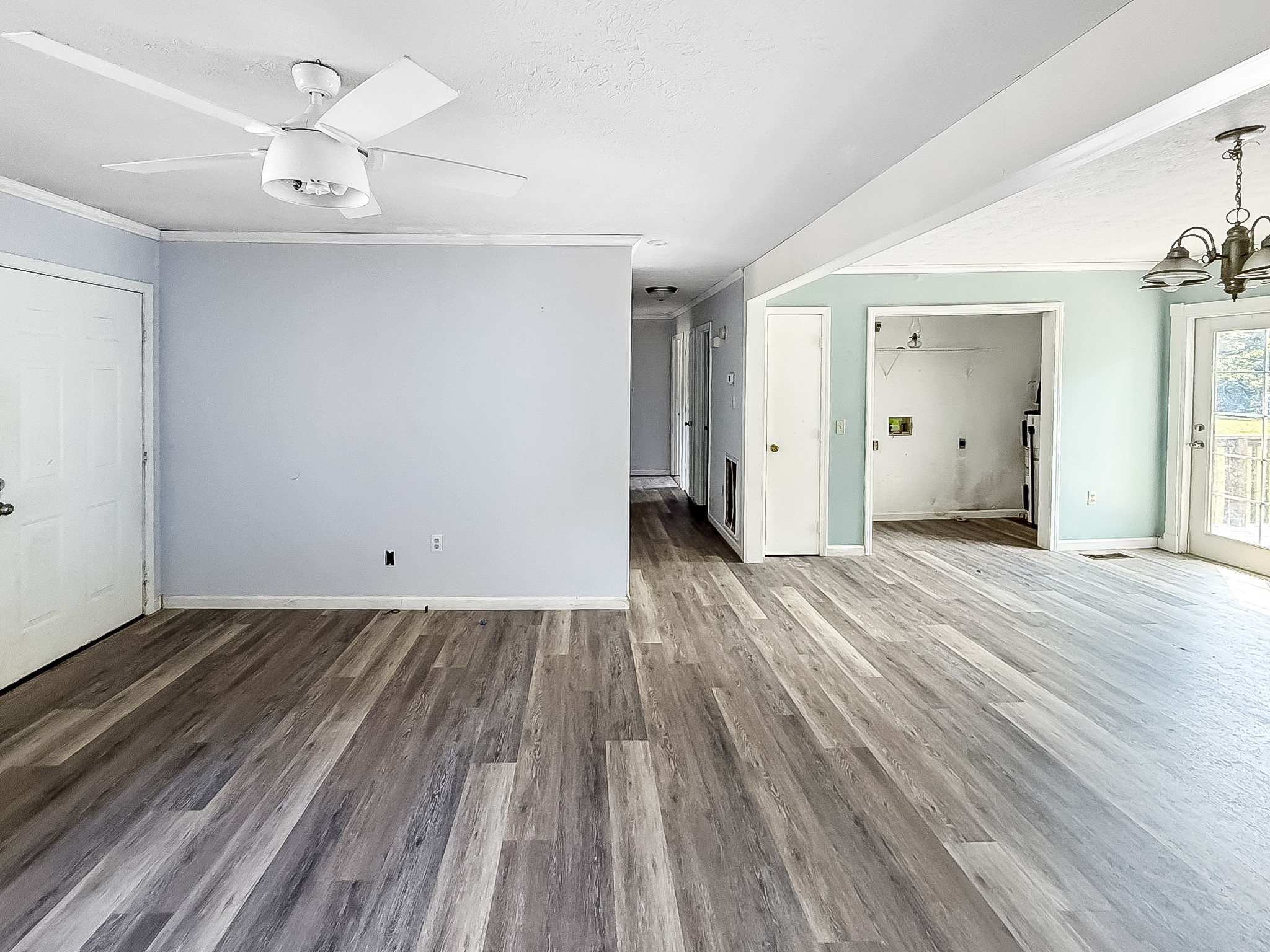 607 Cool Springs Road Morgantown, KY 42261 - Photo 4 of 18 a view of a room with wooden floor and a ceiling fan