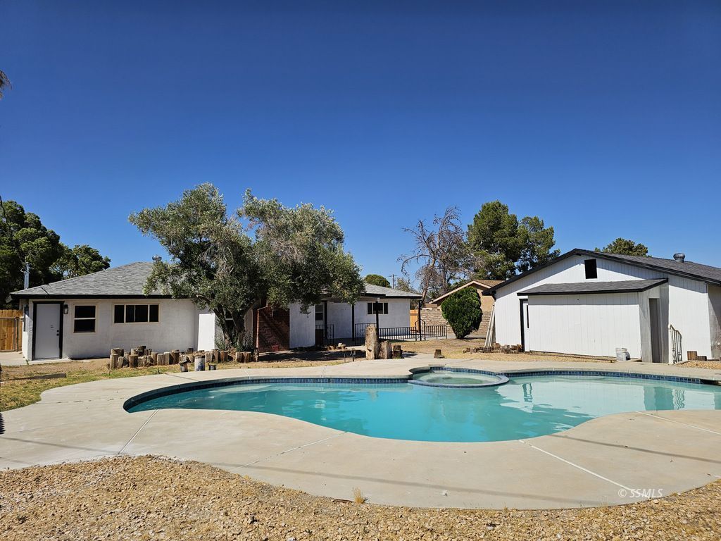 817 West Wasp Avenue Ridgecrest, CA 93555 - Photo 2 of 50