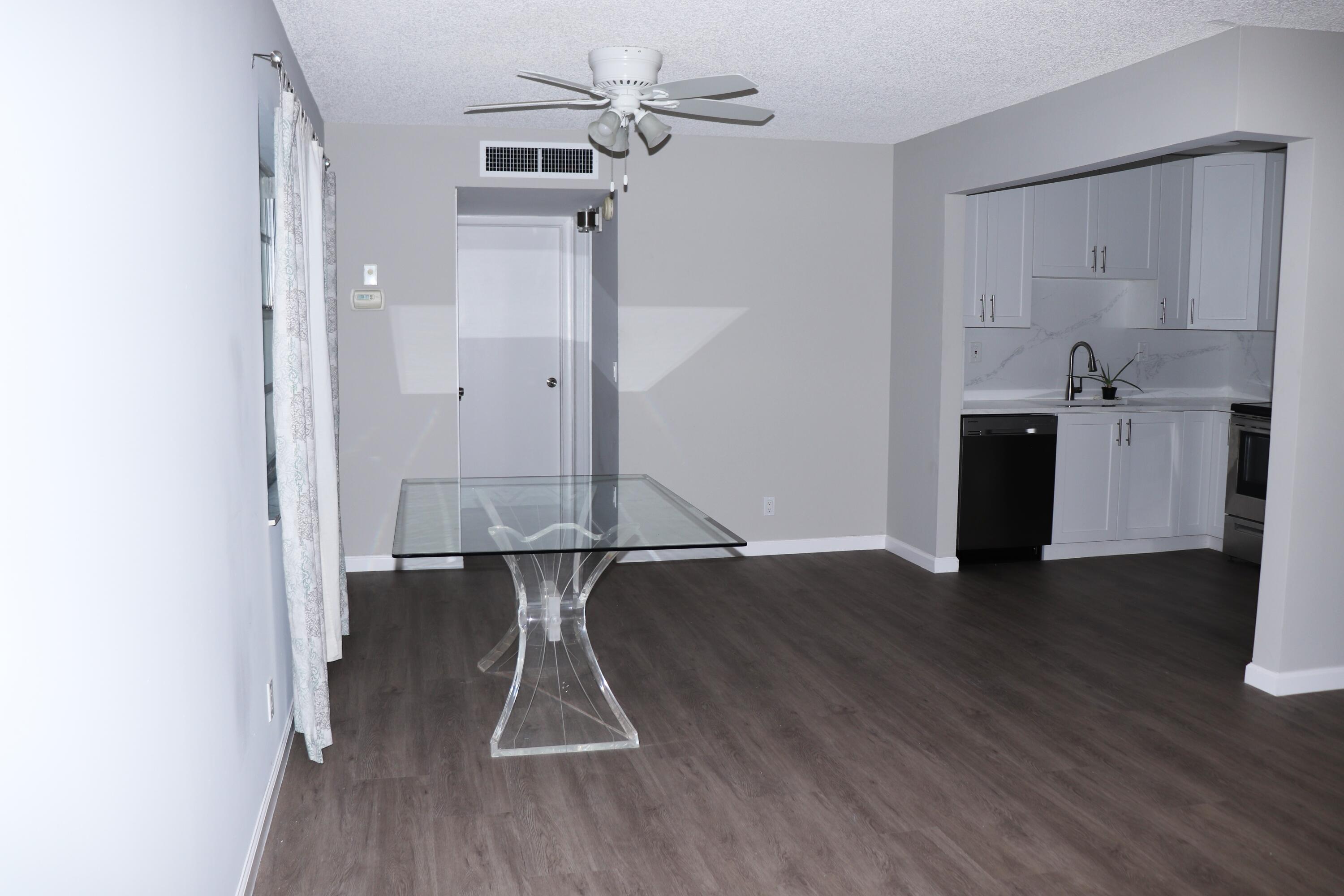 801 Flanders South, Unit Q Delray Beach, FL 33484 - Photo 4 of 11 dinning area