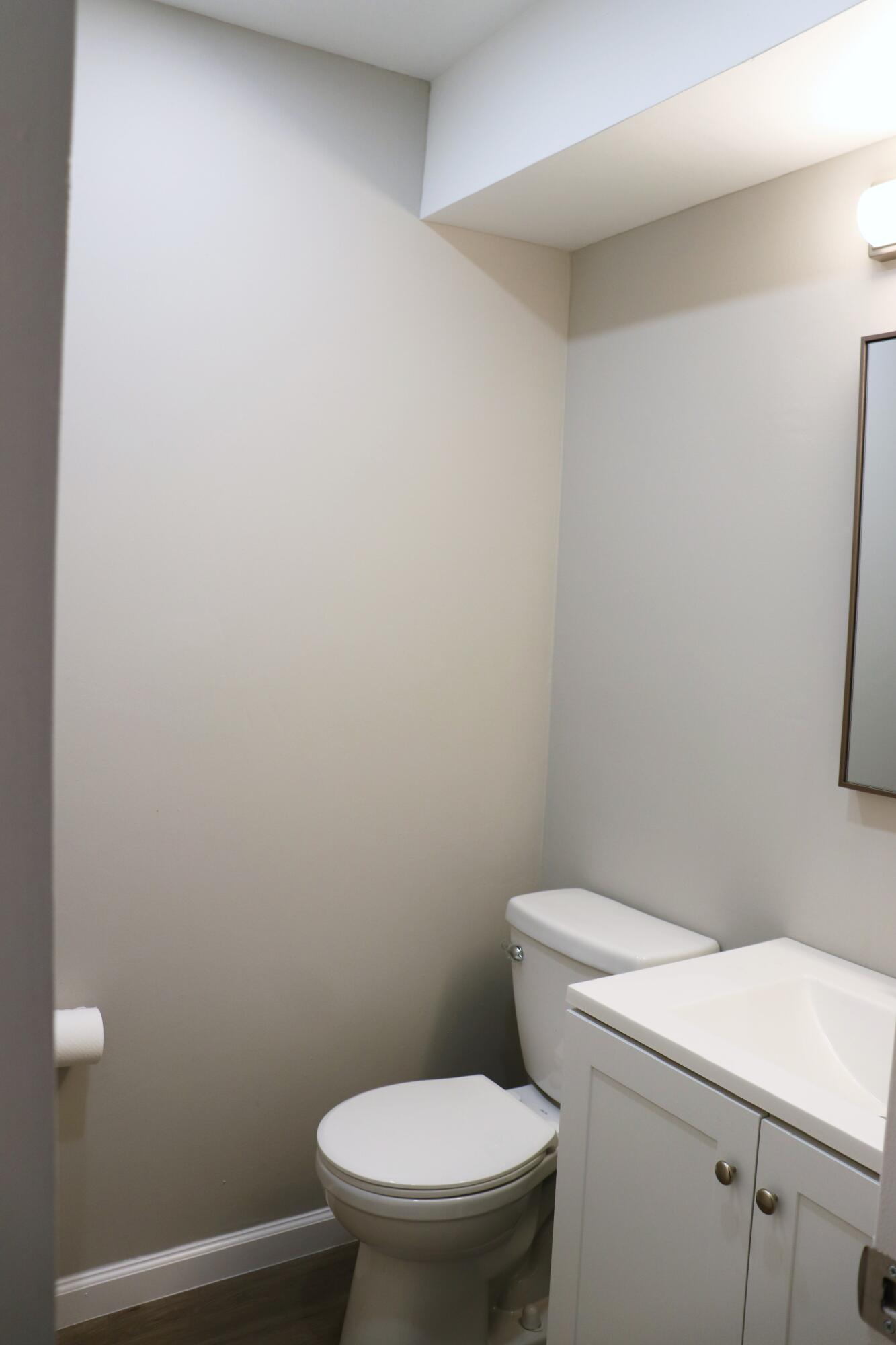 801 Flanders South, Unit Q Delray Beach, FL 33484 - Photo 5 of 11 guess bathroom