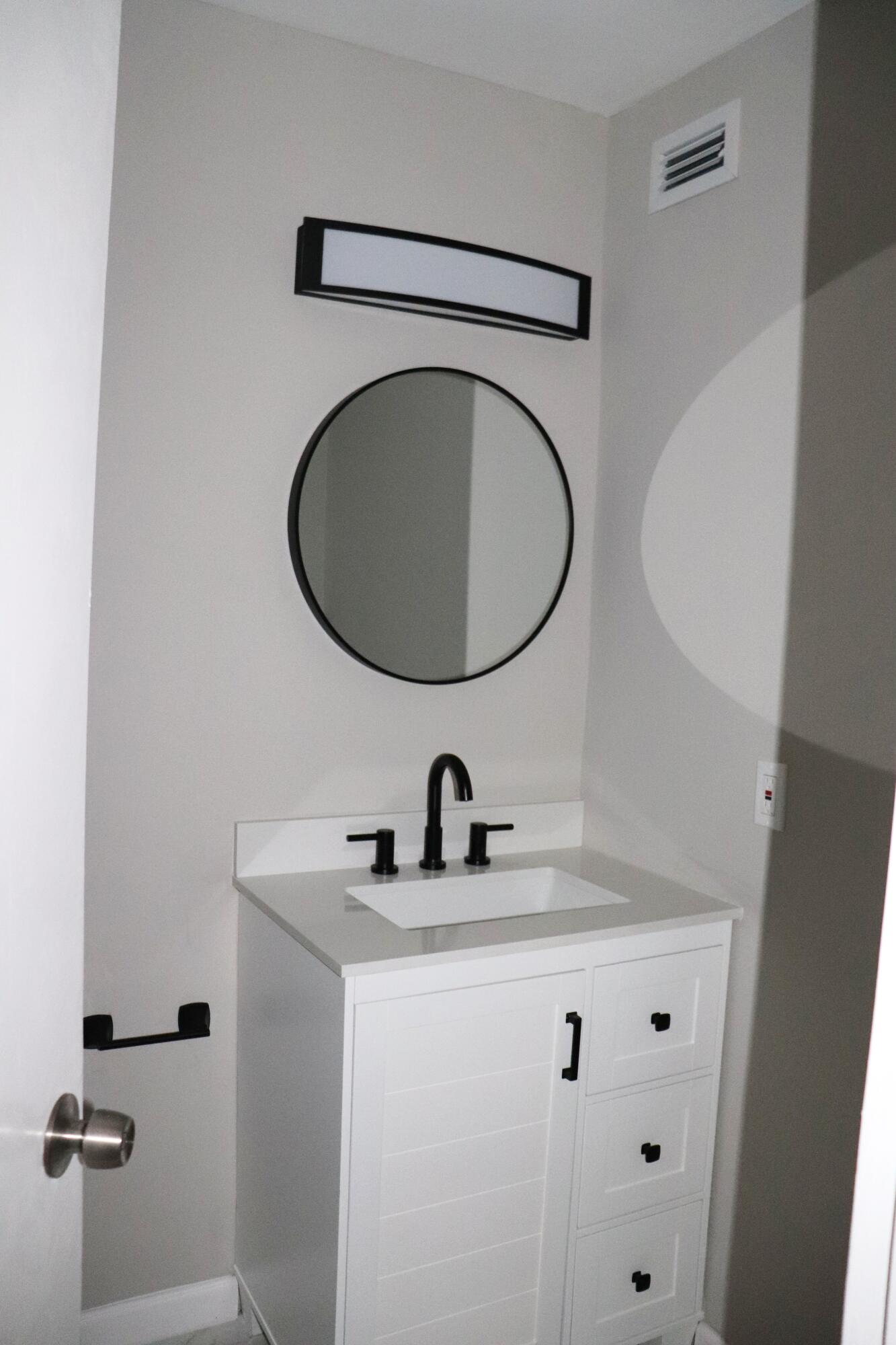 801 Flanders South, Unit Q Delray Beach, FL 33484 - Photo 7 of 11 master bathroom