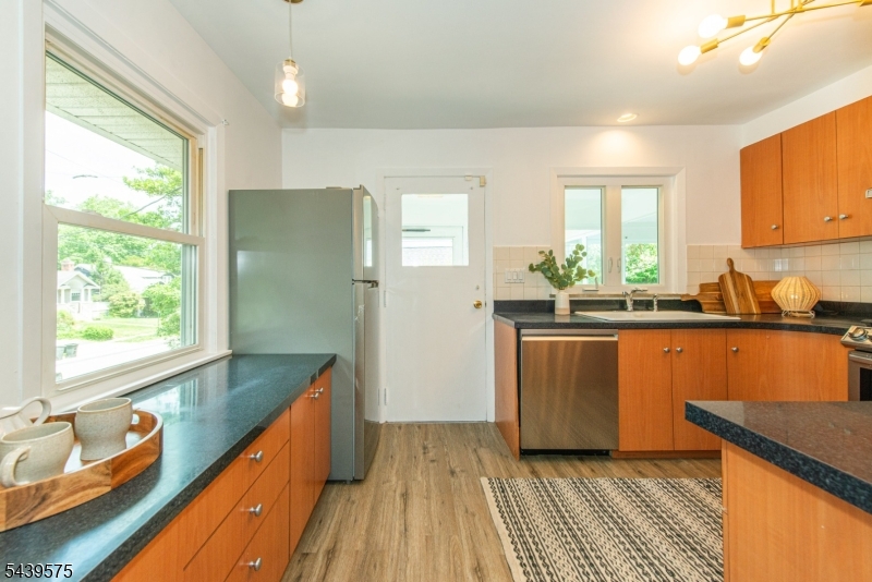 132 Haddon Place Montclair, NJ 07043 - Photo 19 of 48