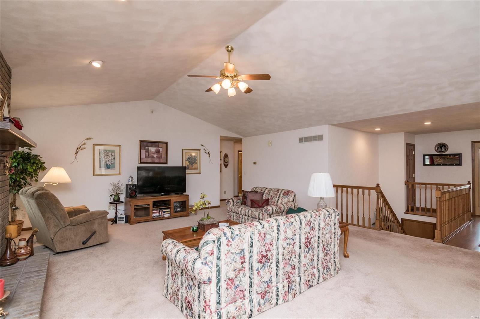 11401 Leuscher Road Alhambra, IL 62001 - Photo 4 of 46