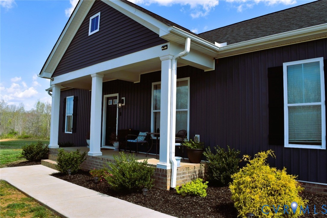 288 Moore Road Farmville, VA 23901 - Photo 6 of 33 a front view of a house