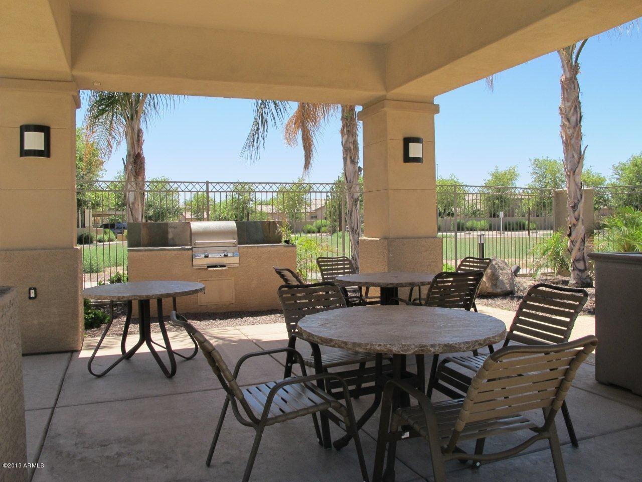3330 South Gilbert Road, Unit 2014 Chandler, AZ 85286 - Photo 29 of 30 a view of a tables and chairs in patio