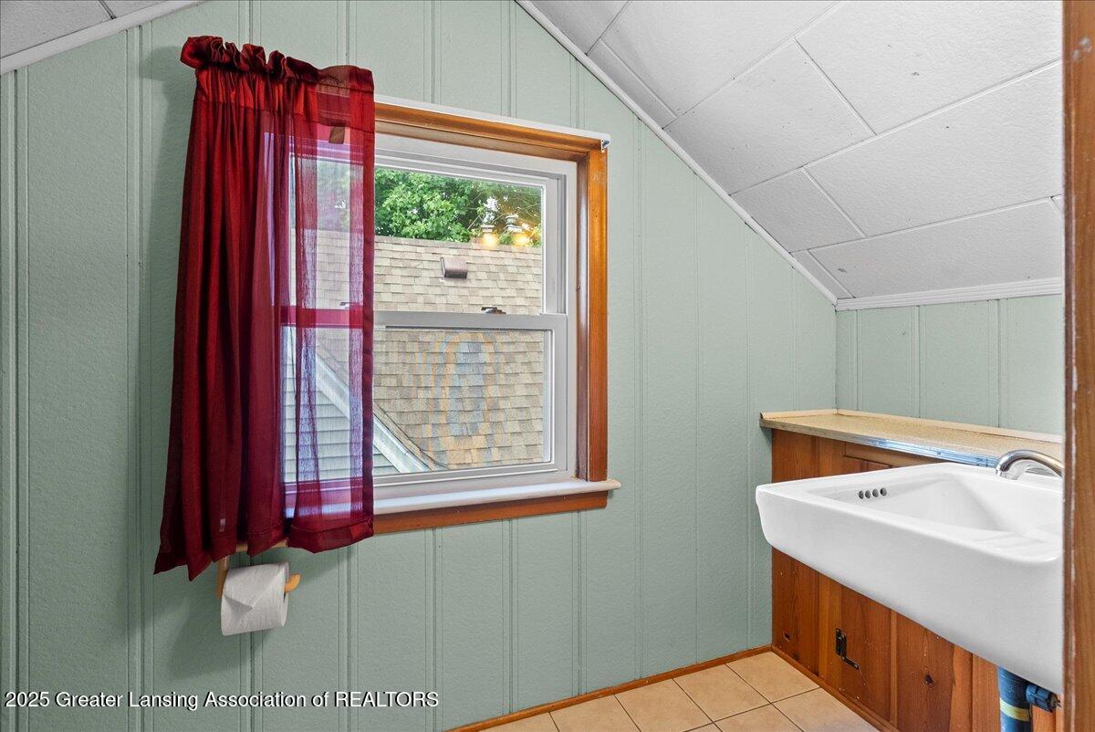 1716 South Rundle Avenue Lansing, MI 48910 - Photo 26 of 36 31-Media Jett - 10