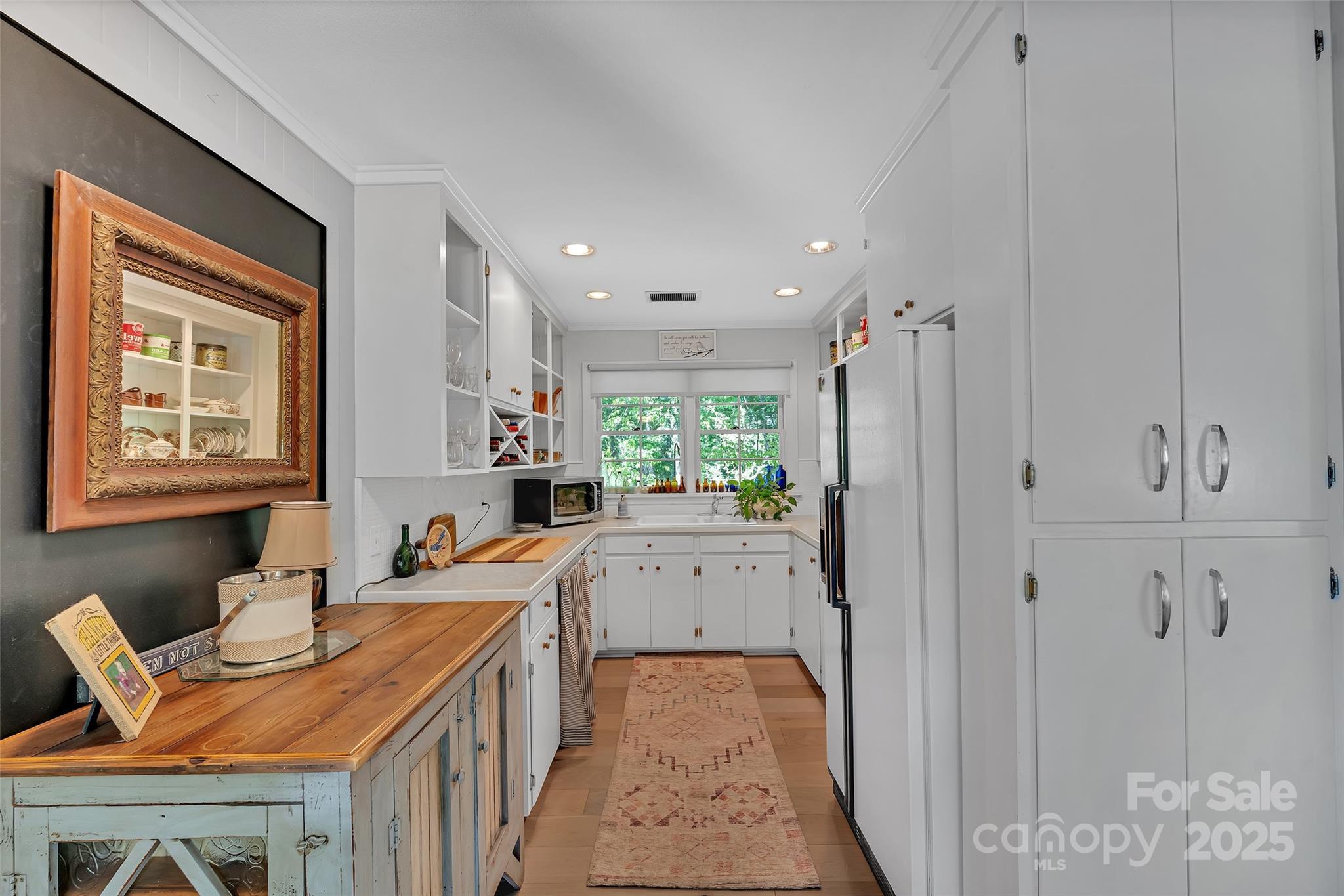 7 Hearthstone Lane Landrum, SC 29356 - Photo 4 of 43 a kitchen that has a lot of cabinets a sink and a stove in it