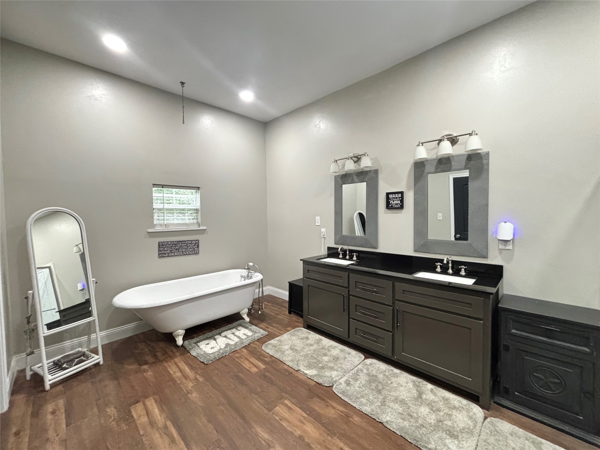 516 County Road 4800 Warren, TX 77664 - Photo 25 of 50 a spacious bathroom with a double vanity sink and a mirror