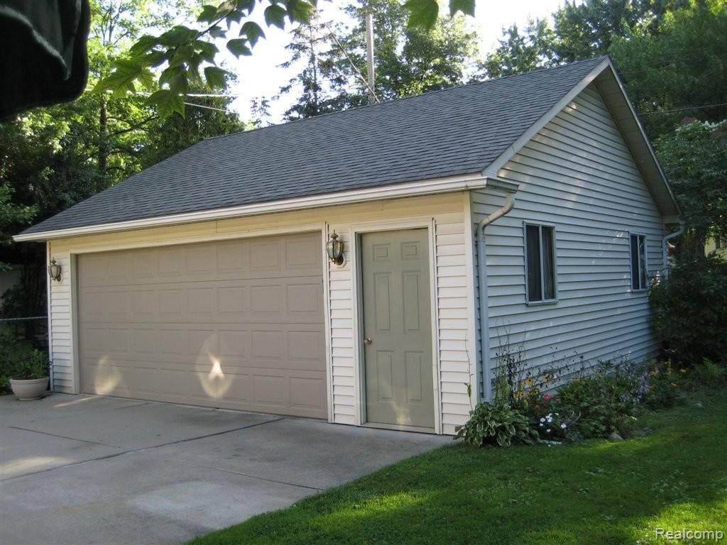 4088 Cumberland Road Berkley, MI 48072 - Photo 49 of 49 Garage