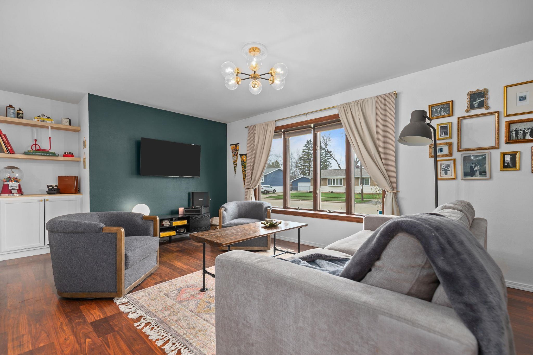 2613 South Fountain Avenue Appleton, WI 54915 - Photo 2 of 48