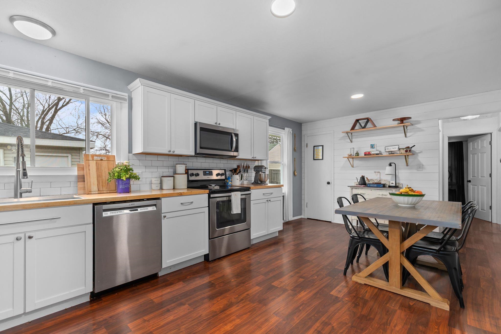 2613 South Fountain Avenue Appleton, WI 54915 - Photo 4 of 48