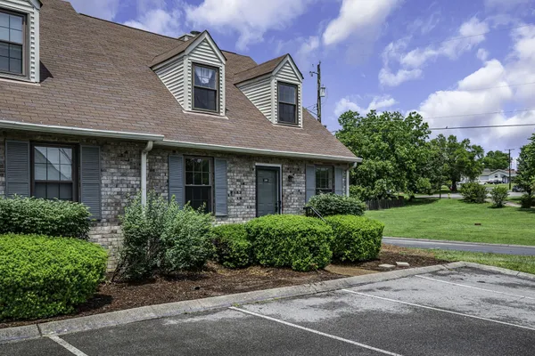 $2,000 | 200 Deerpoint Court, Hendersonville, TN 37075