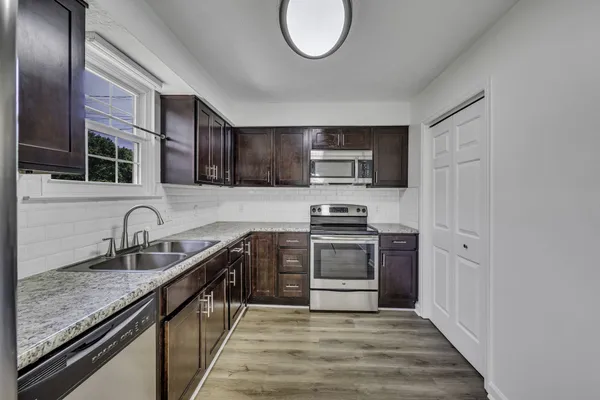 $2,000 | 200 Deerpoint Court, Hendersonville, TN 37075