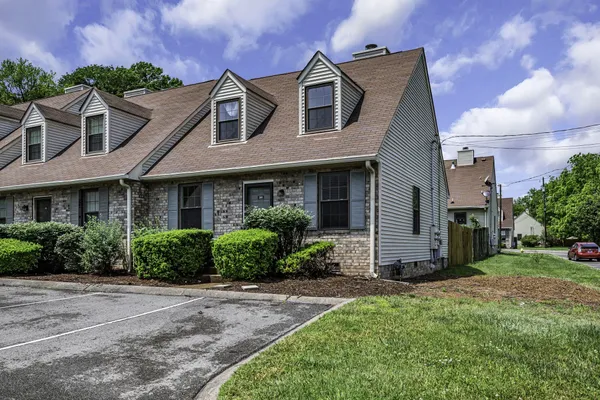 $2,000 | 200 Deerpoint Court, Hendersonville, TN 37075