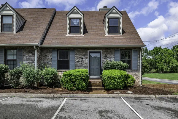 $2,000 | 200 Deerpoint Court, Hendersonville, TN 37075