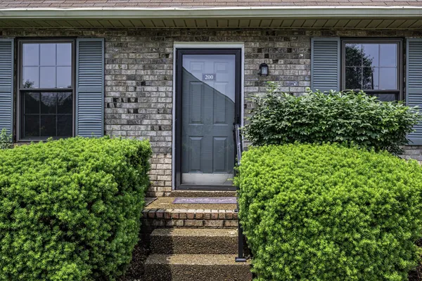 $2,000 | 200 Deerpoint Court, Hendersonville, TN 37075