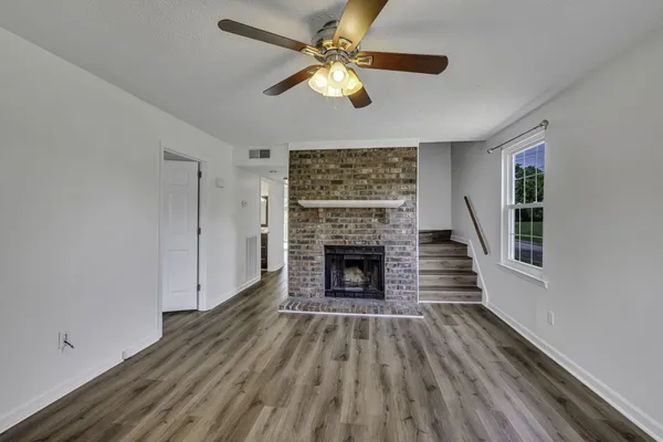 $2,000 | 200 Deerpoint Court, Hendersonville, TN 37075