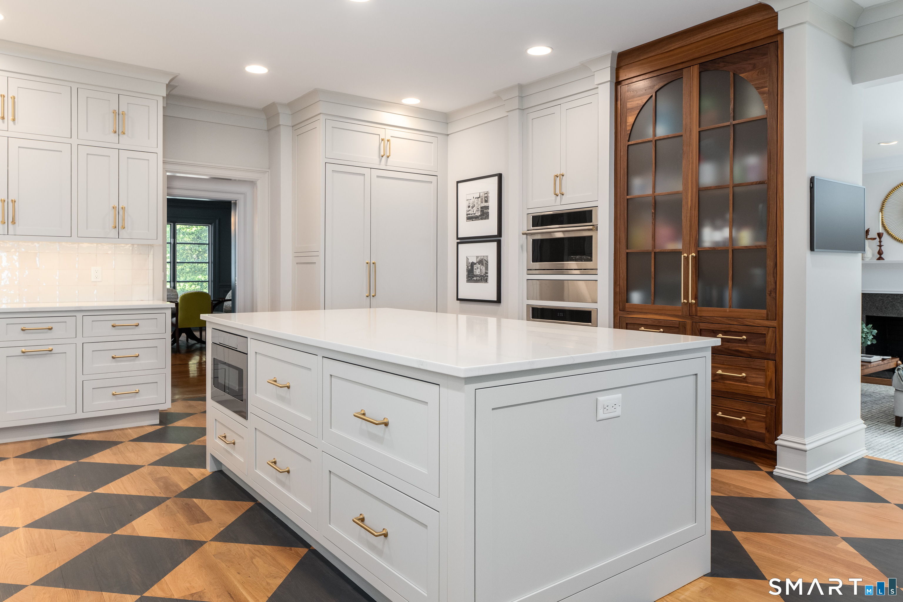 760 Smith Ridge Road New Canaan, CT 06840 - Photo 8 of 40 a kitchen with a stove a sink and a refrigerator
