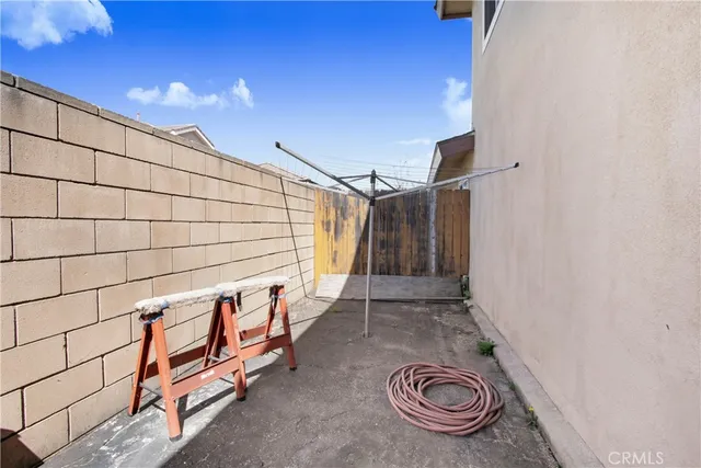 a view of a back yard of a house