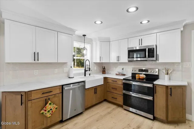 $487,000 | 11 Mountain View Way, Hoosick, NY 12090