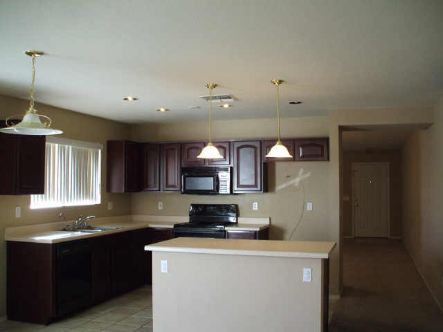 910 East Pedro Road Phoenix, AZ 85042 - Photo 3 of 6 Additional Photo