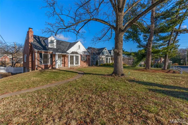 $425,000 | 9 Holly Drive, Webster Groves, MO 63119