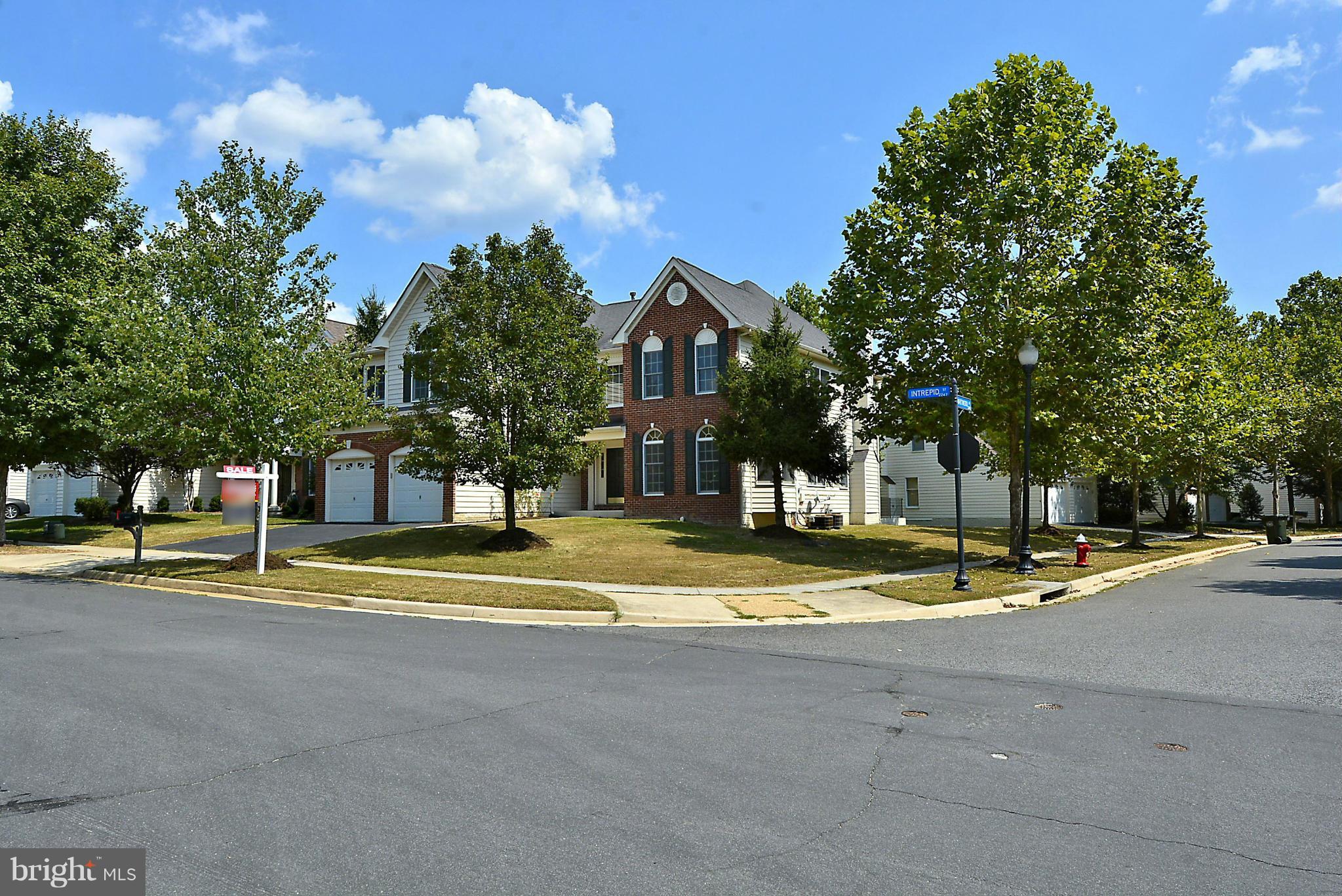 43641 Intrepid Street Chantilly, VA 20152 - Photo 2 of 30 Exterior (Front)