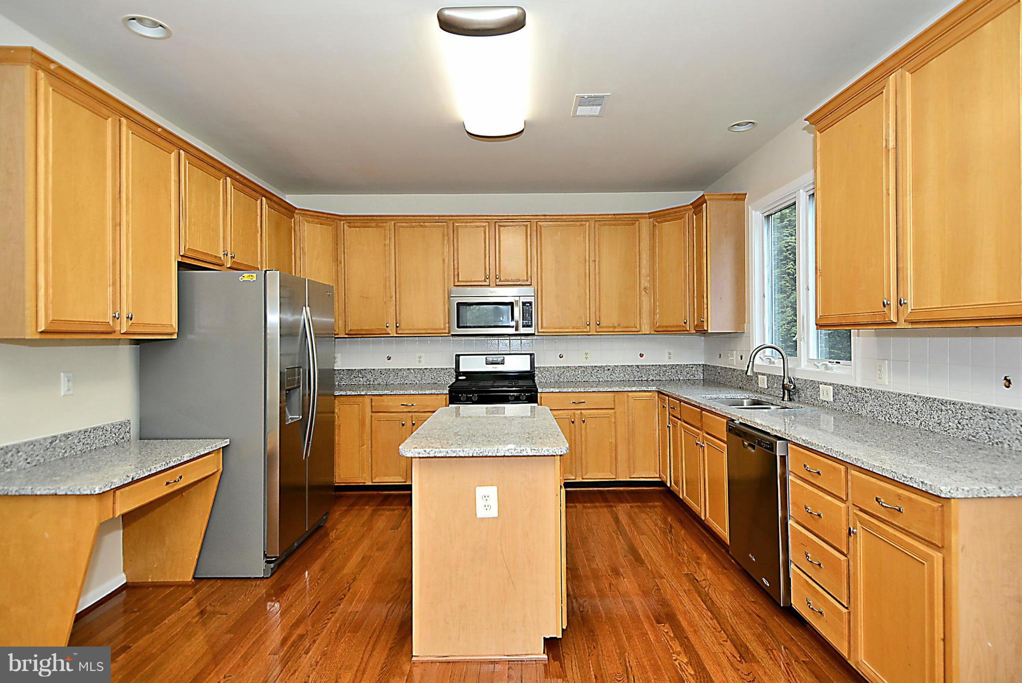 43641 Intrepid Street Chantilly, VA 20152 - Photo 13 of 30 Kitchen with new appliances