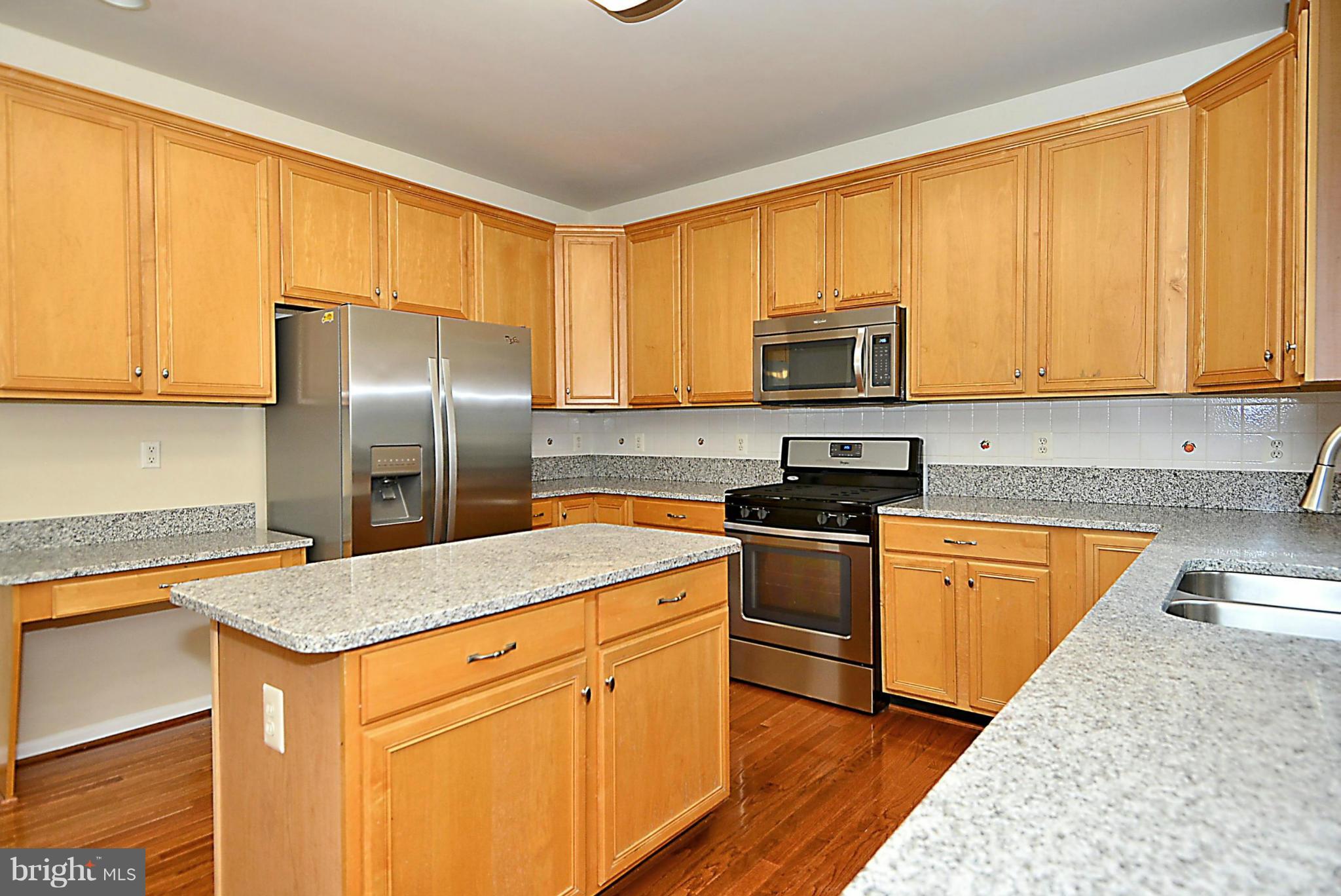 43641 Intrepid Street Chantilly, VA 20152 - Photo 14 of 30 Kitchen with new Granite