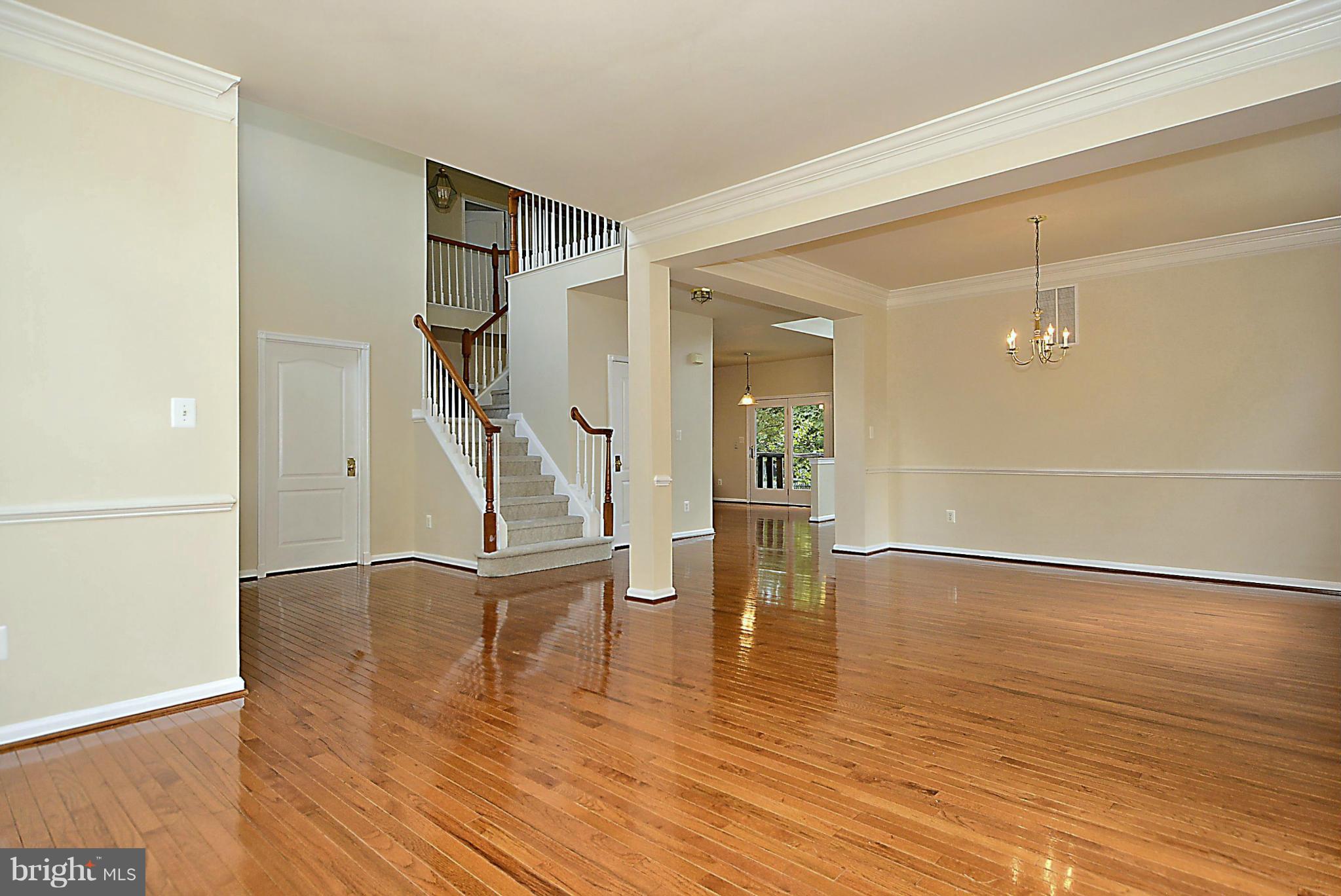 43641 Intrepid Street Chantilly, VA 20152 - Photo 6 of 30 Living Room