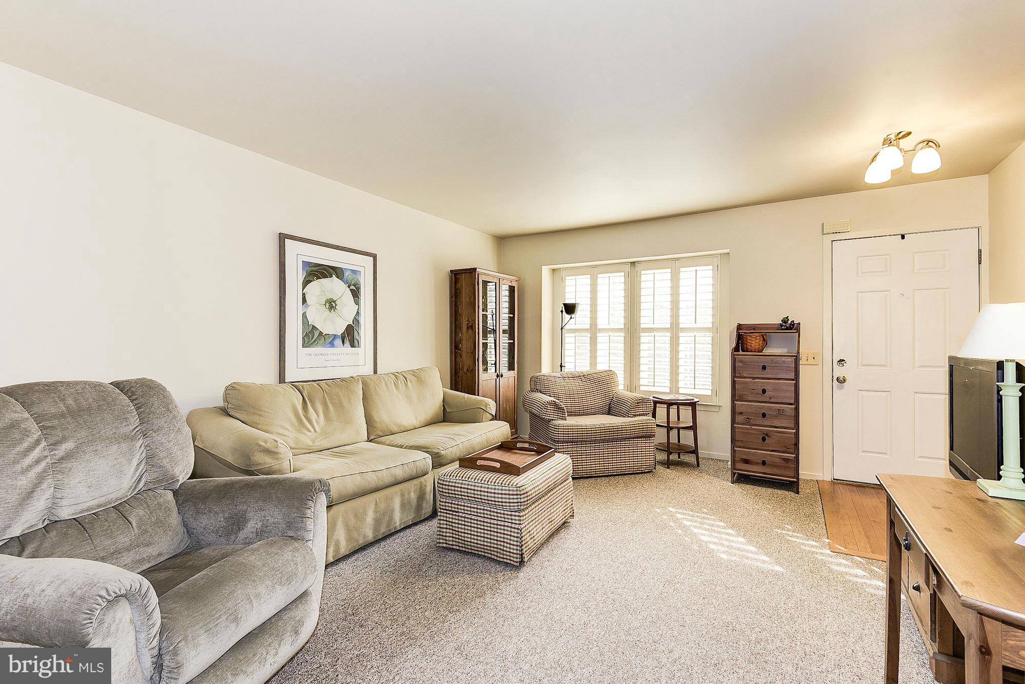 1357 Alderton Lane Silver Spring, MD 20906 - Photo 5 of 30 Living Room