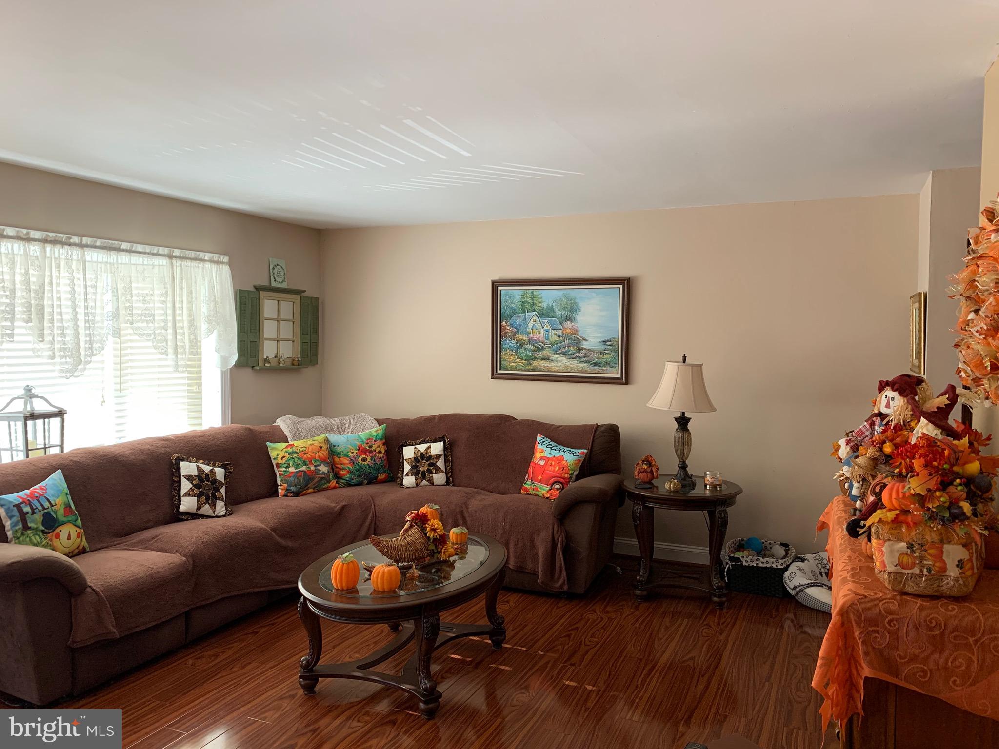 12824 Elnora Road Philadelphia, PA 19154 - Photo 4 of 34 Living Room