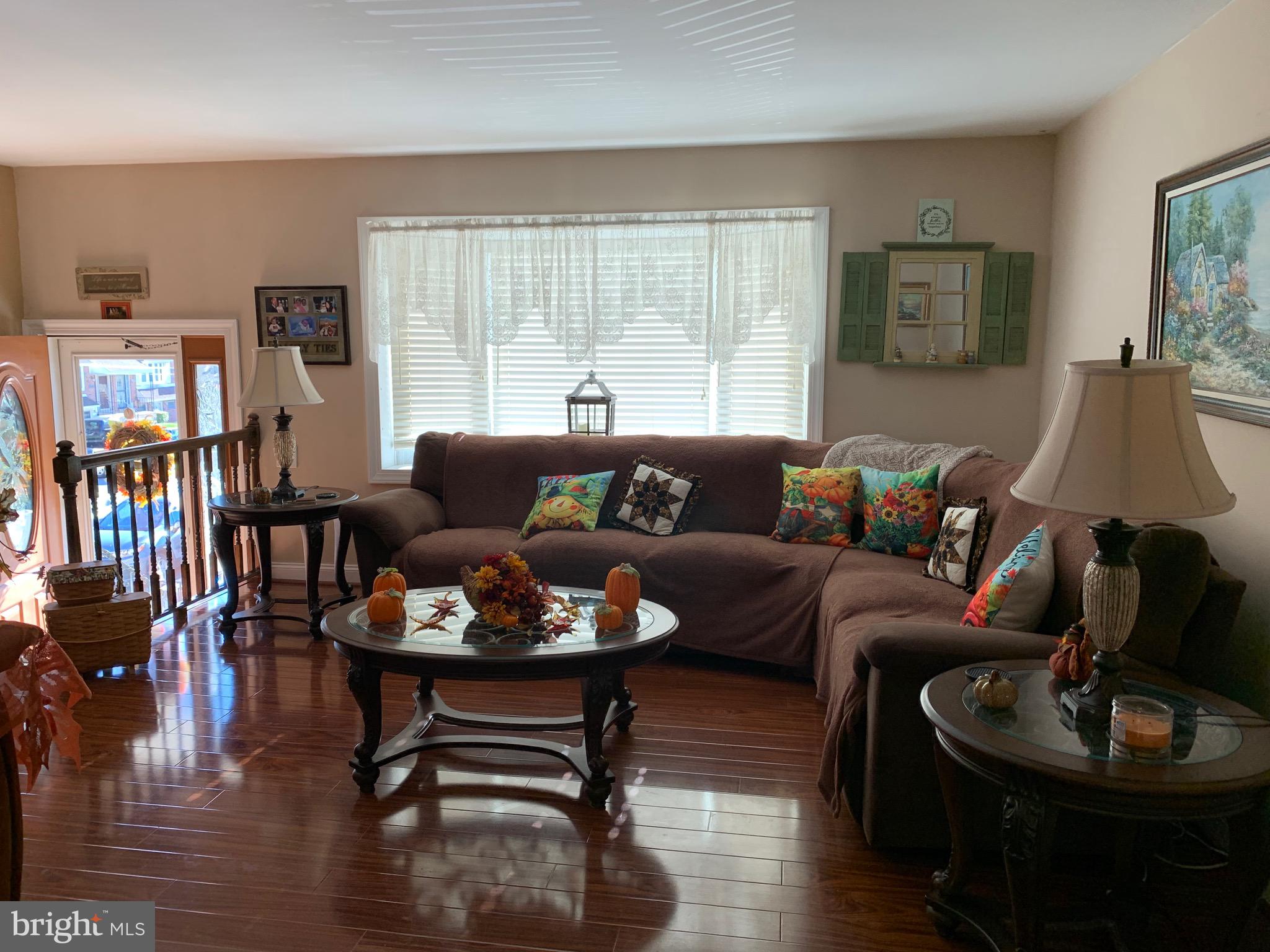 12824 Elnora Road Philadelphia, PA 19154 - Photo 5 of 34 Living Room