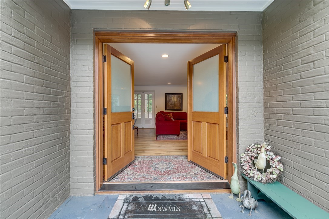 16605 Benson Road South Renton, WA 98055 - Photo 6 of 25