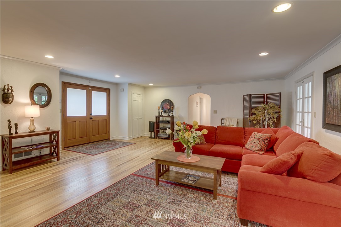 16605 Benson Road South Renton, WA 98055 - Photo 7 of 25