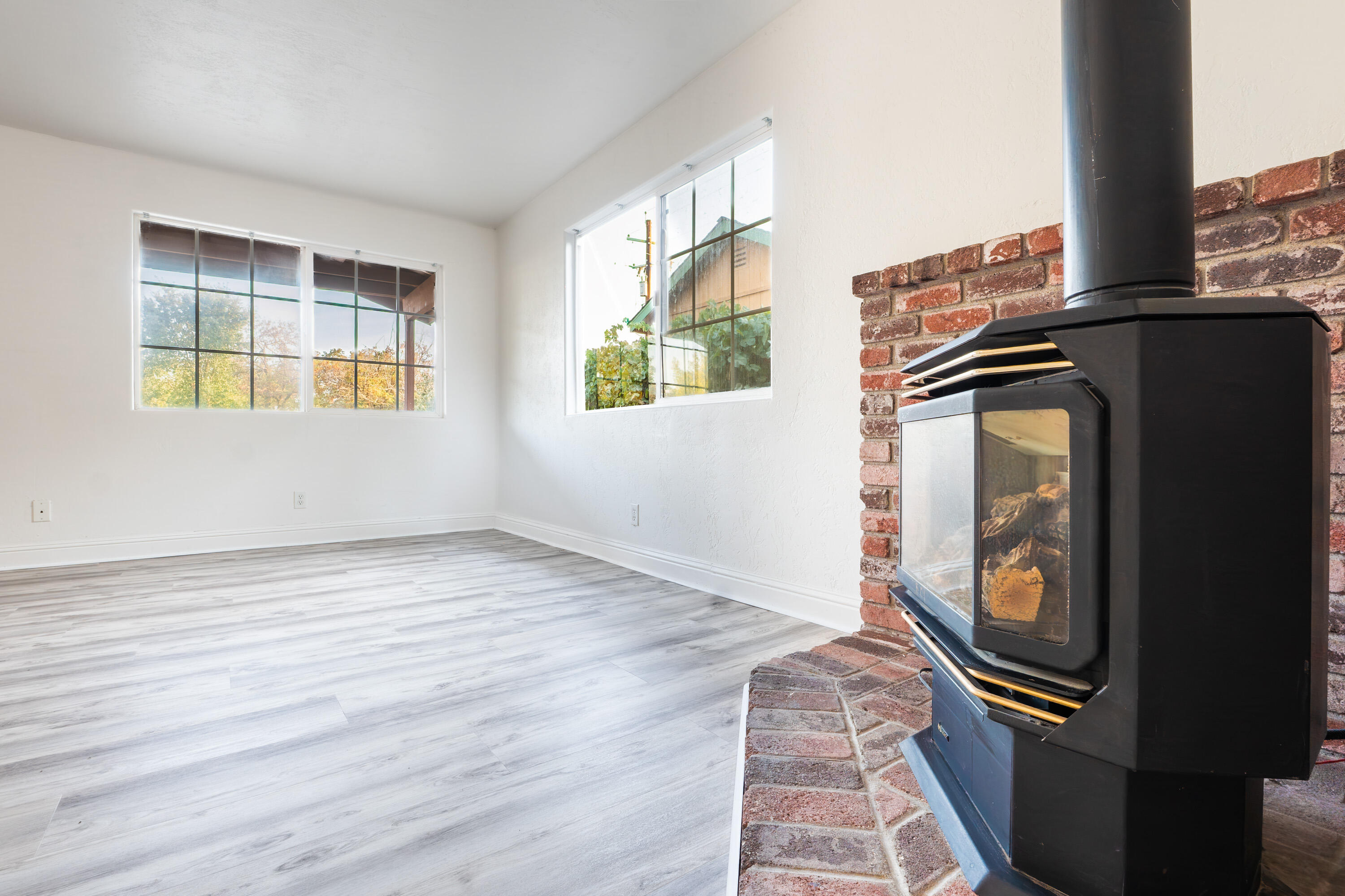13990 South Fork Road Igo, CA 96047 - Photo 13 of 38 Fireplace + Family Room
