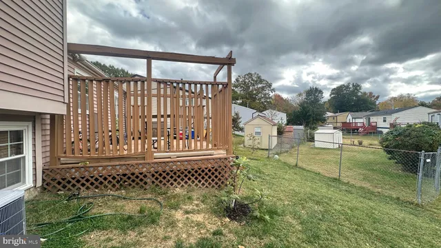 a view of a backyard with backyard