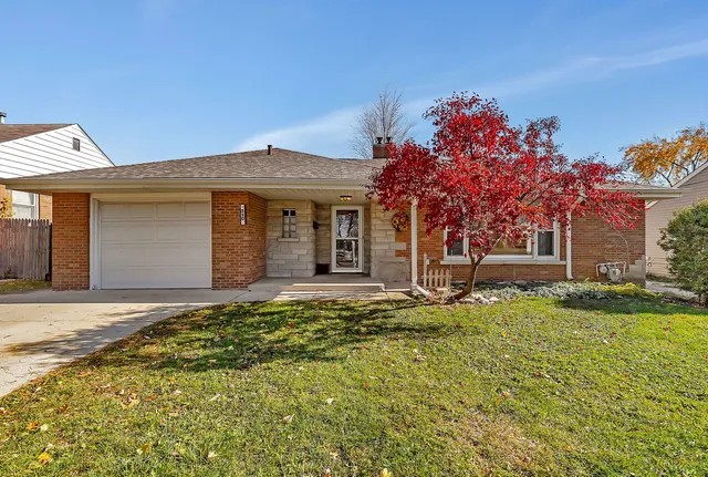 $275,000 | 220 Earl Avenue, Joliet, IL 60436