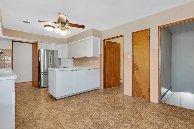 $275,000 | 220 Earl Avenue, Joliet, IL 60436