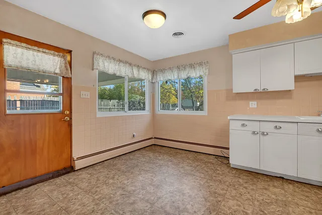 $275,000 | 220 Earl Avenue, Joliet, IL 60436