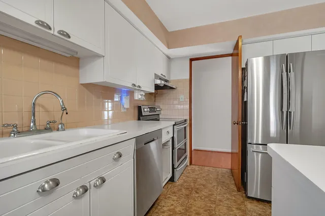 $275,000 | 220 Earl Avenue, Joliet, IL 60436