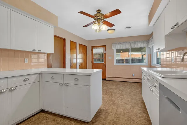 $275,000 | 220 Earl Avenue, Joliet, IL 60436