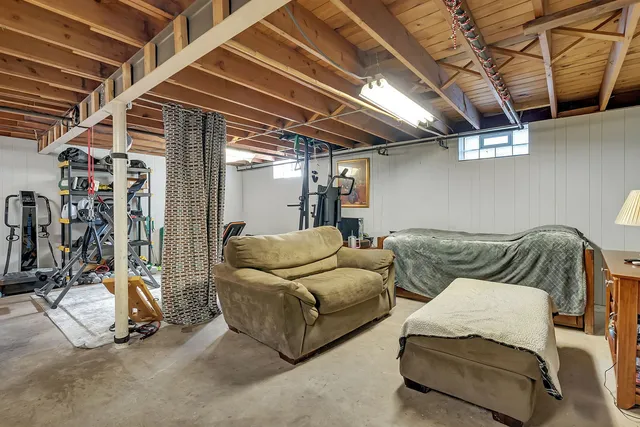 $275,000 | 220 Earl Avenue, Joliet, IL 60436