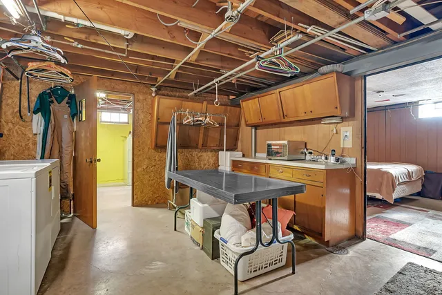 $275,000 | 220 Earl Avenue, Joliet, IL 60436