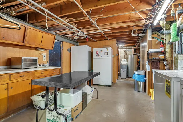 $275,000 | 220 Earl Avenue, Joliet, IL 60436